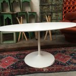 Table ovale dans l’esprit de  Saarinen