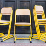 Série de 6 chaises jaune en métal années 80/90