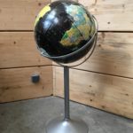 Globe terrestre sur pied