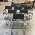 Série de 8 chaises en cuir dans l’esprit de Marcel Breuer