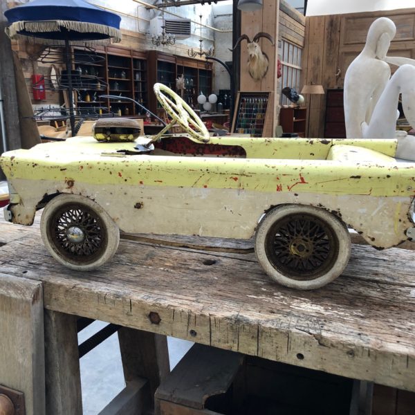 ancien navire de commerce en 5 lettres