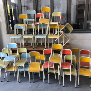Lot de petites chaises d’écoles années 70