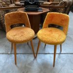 Paire de chaises en « moumoute » années 70