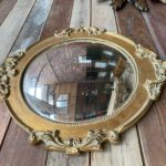 Ancien miroir doré convexe