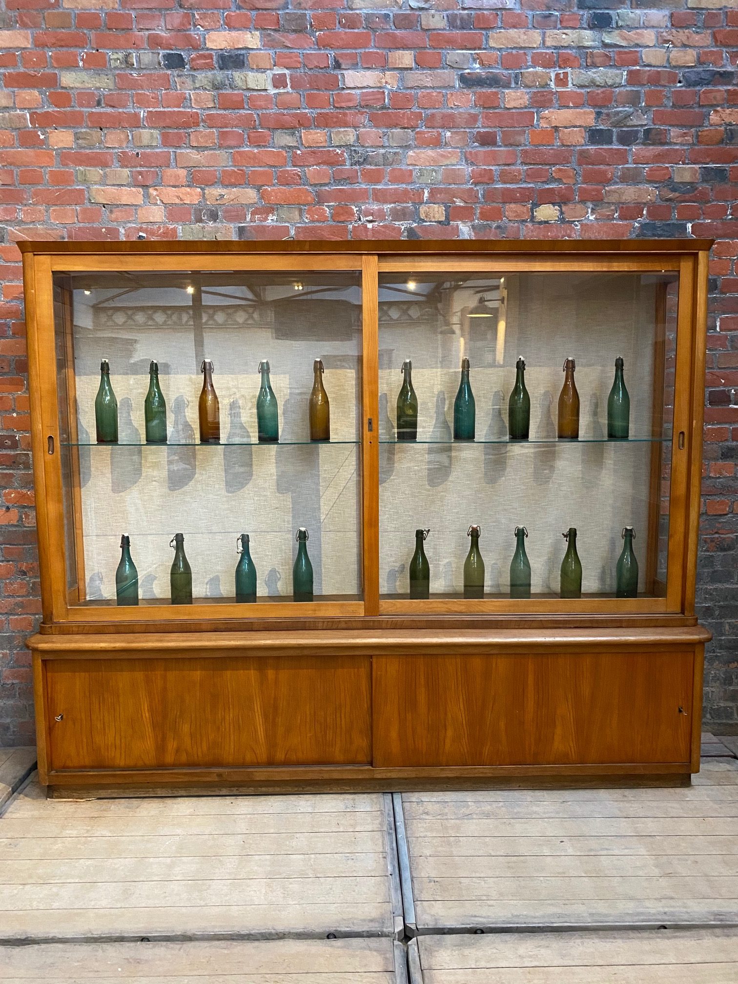 Grande vitrine de présentation - Nord Factory