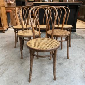 Suite de 6 chaises cannées anciennes de style 