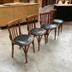 Suite de 4 chaises de bistrot assises vertes