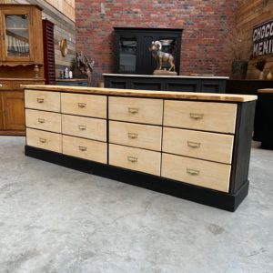 Grand meuble d’atelier à tiroirs