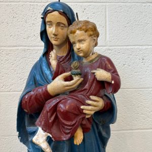 Ancienne grande statue de Marie et Jésus