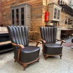Paire de fauteuils en cuir années 50