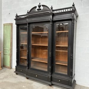 Grande armoire vitrée fin XIXème en bois noirci
