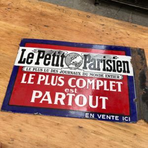 Plaque émaillée « Le Petit Parisien »