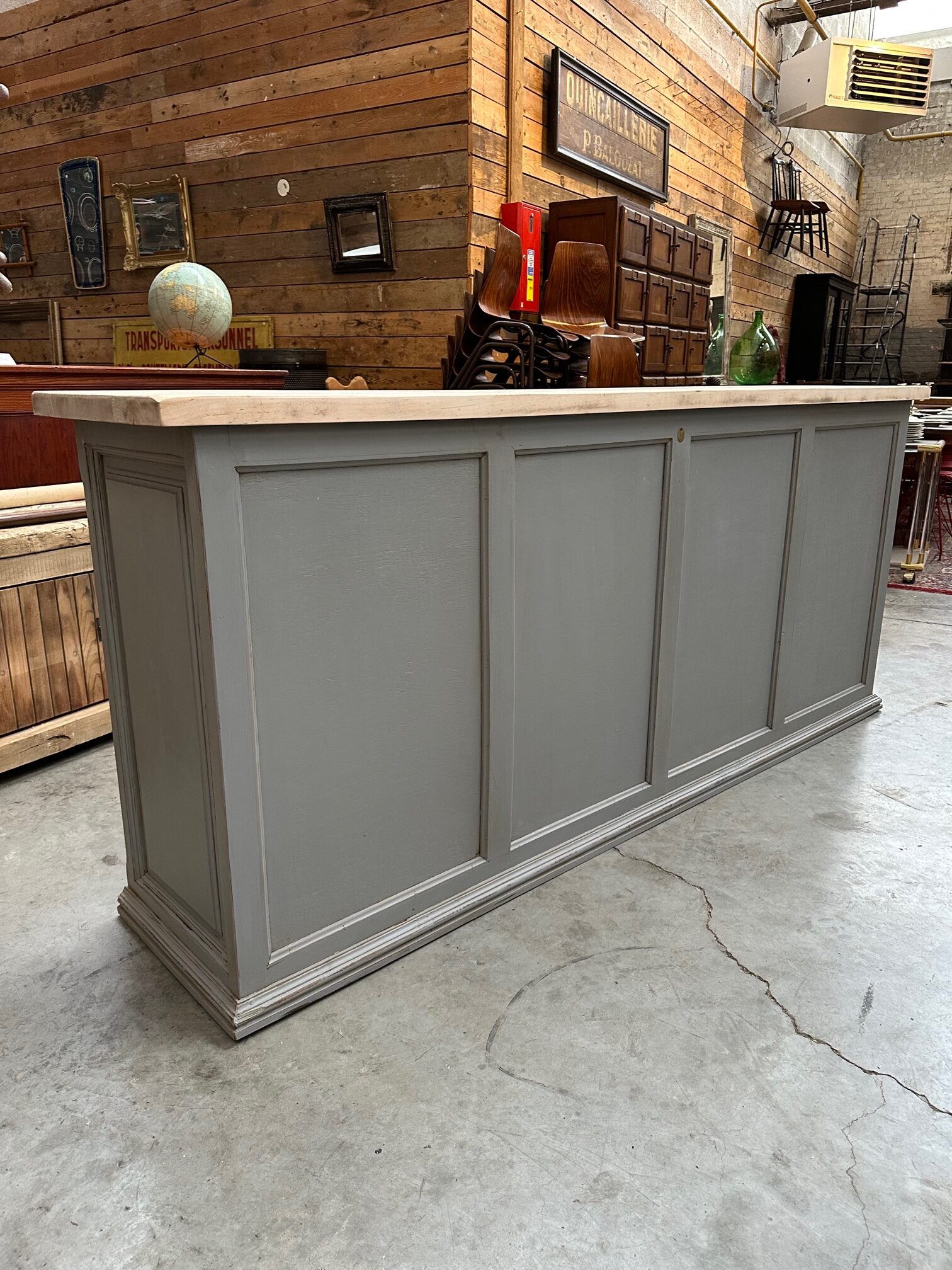 Grand comptoir de magasin patine grise - Nord Factory
