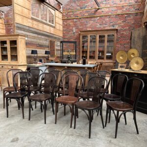 Suite de 16 chaises Bistrot