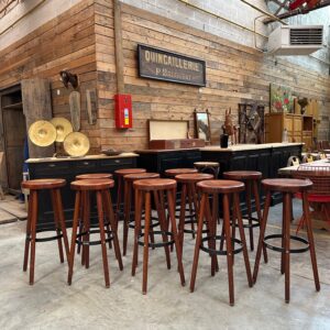 Suite de 11 tabourets de bar