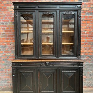 Vitrine en noyer XIXème