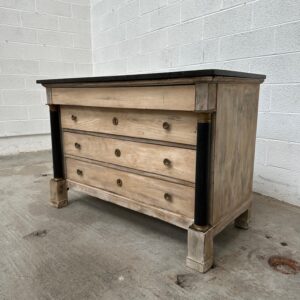 Commode Empire en chêne patiné
