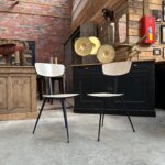 Paire de chaises tripodes 60s