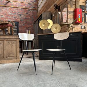 Paire de chaises tripodes 60s