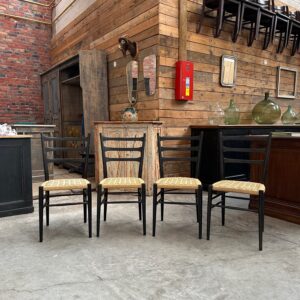 Suite de 4 chaises Gessef Années 60