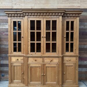 Vitrine de magasin en pin