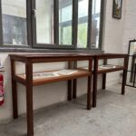 Paire de vitrines en acajou années 60