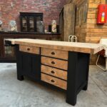 Ancien établi de menuiserie