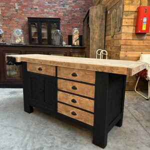 Ancien établi de menuiserie