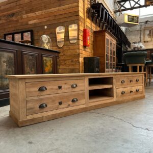 Ancien meuble de métier transformé en meuble télé