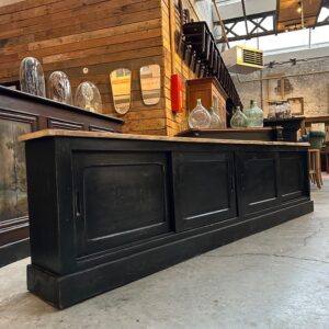 Grand meuble de métier à portes coulissantes