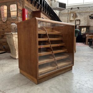 Comptoir de magasin vitré