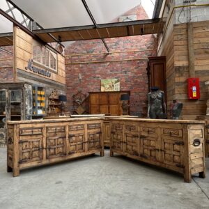 Paire d'enfilades brutalistes