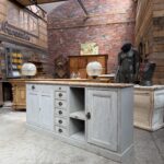 Enfilade patinée grise de fabrication artisanale