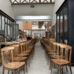 Suite de 54 chaises de bistrot