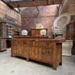 Buffet brutaliste en vieux sapin