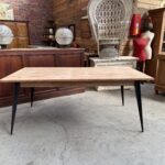 Ancienne table en sapin pieds Tolix