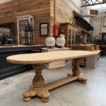 Table ovale en chêne massif