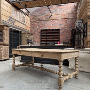 Table de château Début XXème