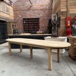 Grande table de communauté en chêne massif