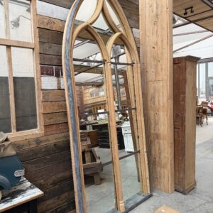 Impressionnant miroir de style gothique Fin XIXème