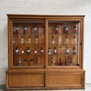 Ancienne vitrine de pharmacie