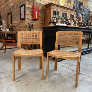 Paire de chaises cannées 